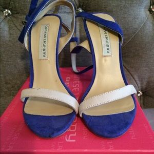 Suede Chinese Laundry sandal